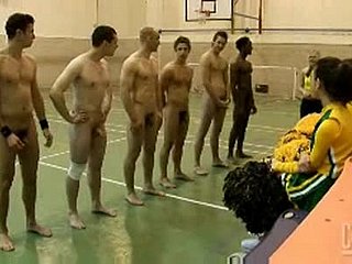 Cheerleaders Object of The Grounds Man trong CFNM Vid