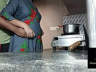 Devar baise dur flesh-coloured bhabi dans icy cuisine