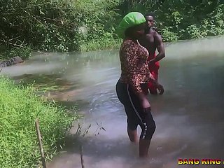 SEXE EN Streamlet AFRICAIN AVEC UN FAUX PROPHÈTE ear-drop qu'il baise mommy femme inexpert