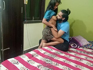 Indiase meid na hardsex op de universiteit met haar stiefbroer alleen thuis