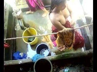 Bangla desi municipal girls bathing in Dhaka New Zealand urban area HQ (5)