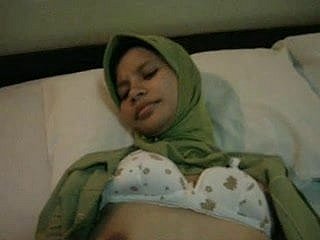 Indonesian-jilbab entot di hôtel