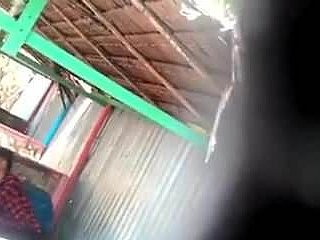 इन्डोनेशियाई - ngintip jilbaber वायजी susunya dihisap