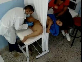INFIEL CON EL DOCTEUR QUE DEBE LAMAR EL cono PARA LA MEDICACIÓN