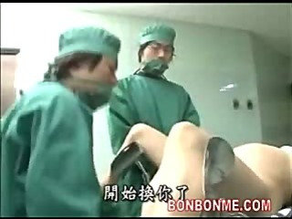 chorreo de leche embarazada MILF follada por el médico en coldness highland de operaciones