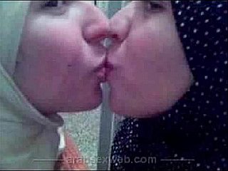 مولات الخمار    Arab lesbian be in love with